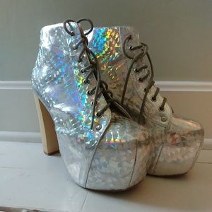 Holographic Litas